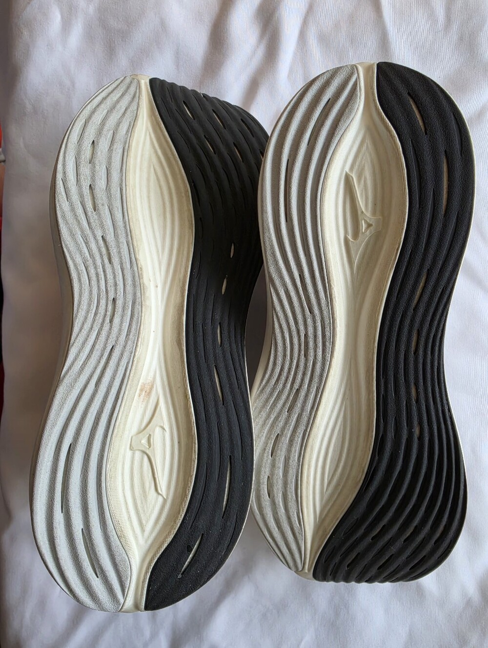 Mizuno Women's Neo Zen Running Shoe Nimbus Cloud-Black, Size 10 - Picture 3 of 4